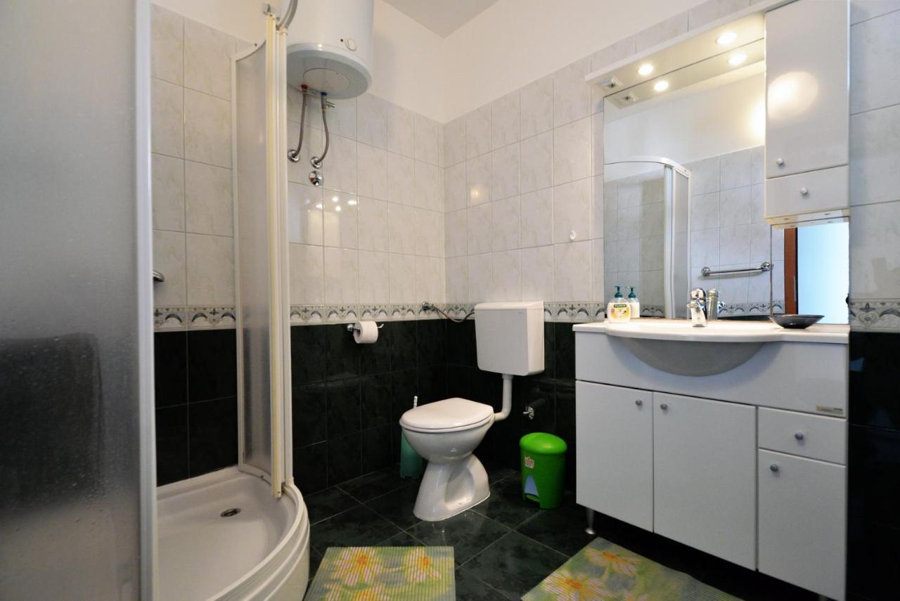 House Klarin Apartman Jezera Kültér fotó