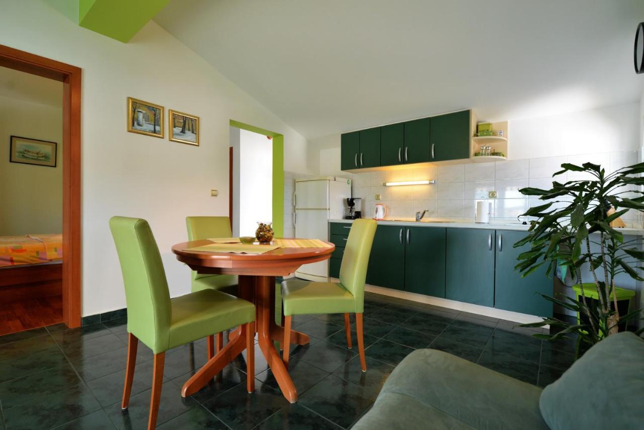 House Klarin Apartman Jezera Kültér fotó