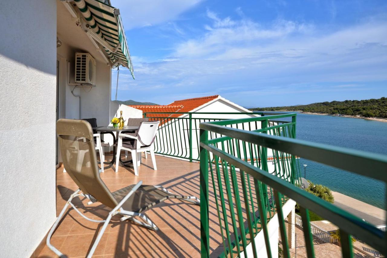 House Klarin Apartman Jezera Kültér fotó